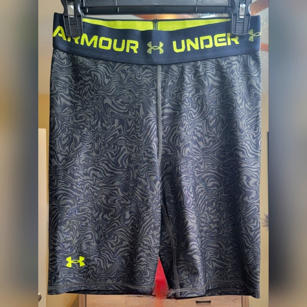Under Armour womens biker shorts